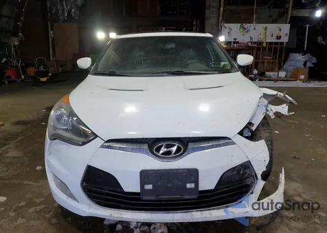 2013 Hyundai Veloster z USA, uszkodzony, nr VIN KMHTC6AD9DU110340